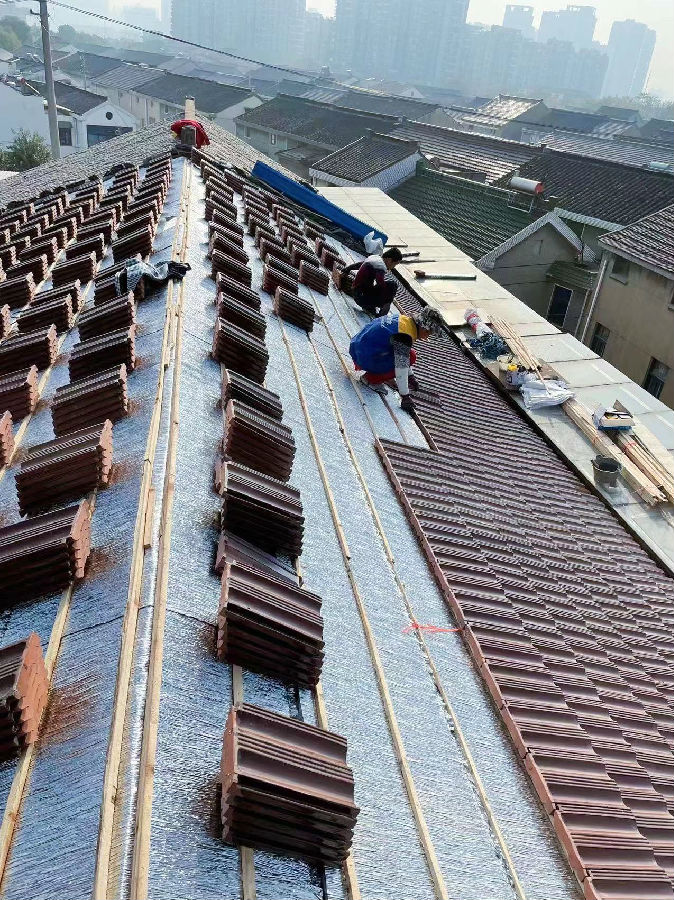 更换琉璃瓦.jpg