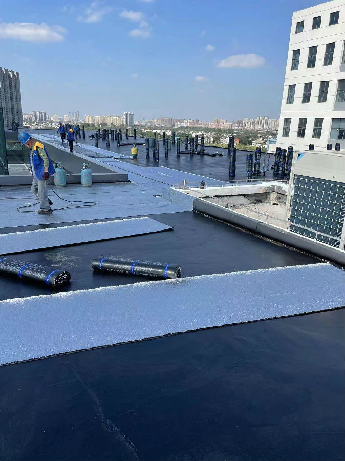 房顶铺防水.jpg
